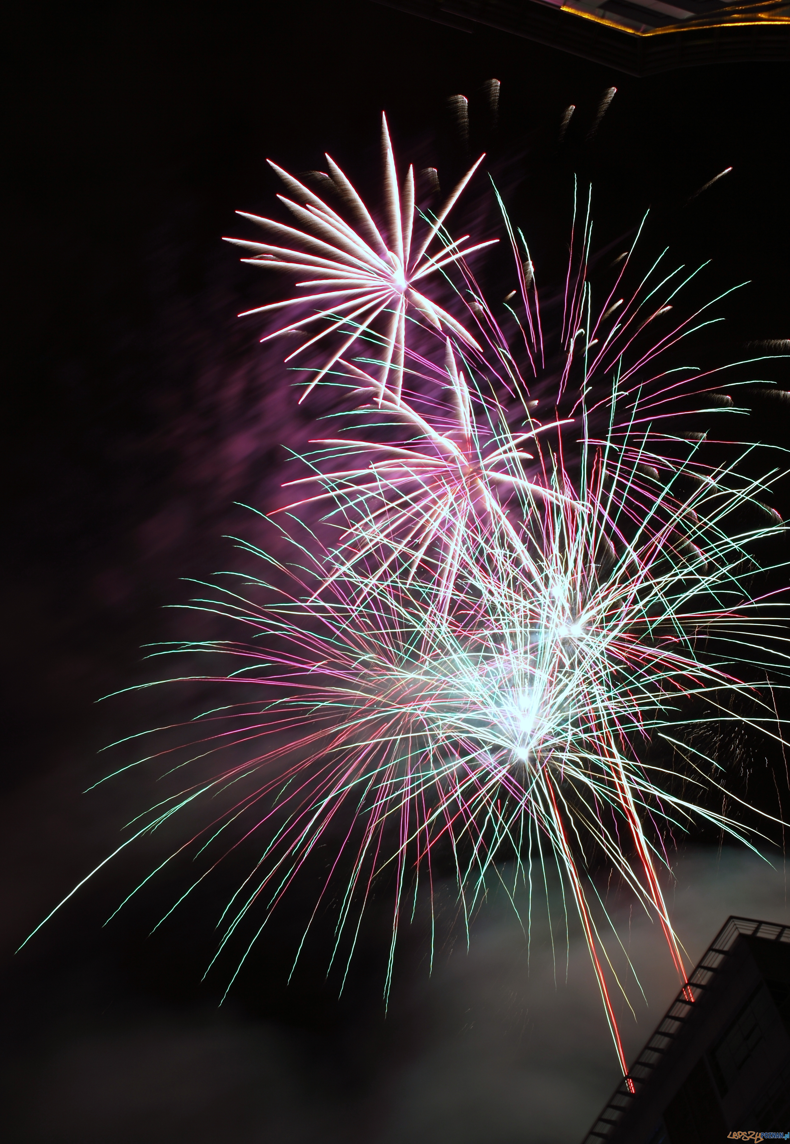 2 фейерверка. Фейерверк аппарат салют калибр. Салют ммс. Салют 1. Мощный салют.