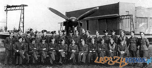 Grupowe zdjęcie 302 Dywizjonu Myśliwskiego Poznańskiego wykonane w Northolt w połowie października 1940 r. Foto: jastrzabek.org